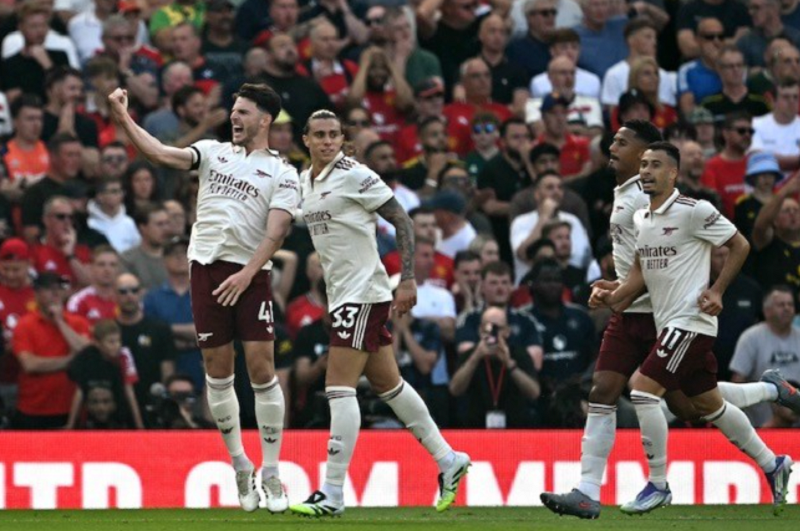 thang-mu-arsenal-van-bi-che-len